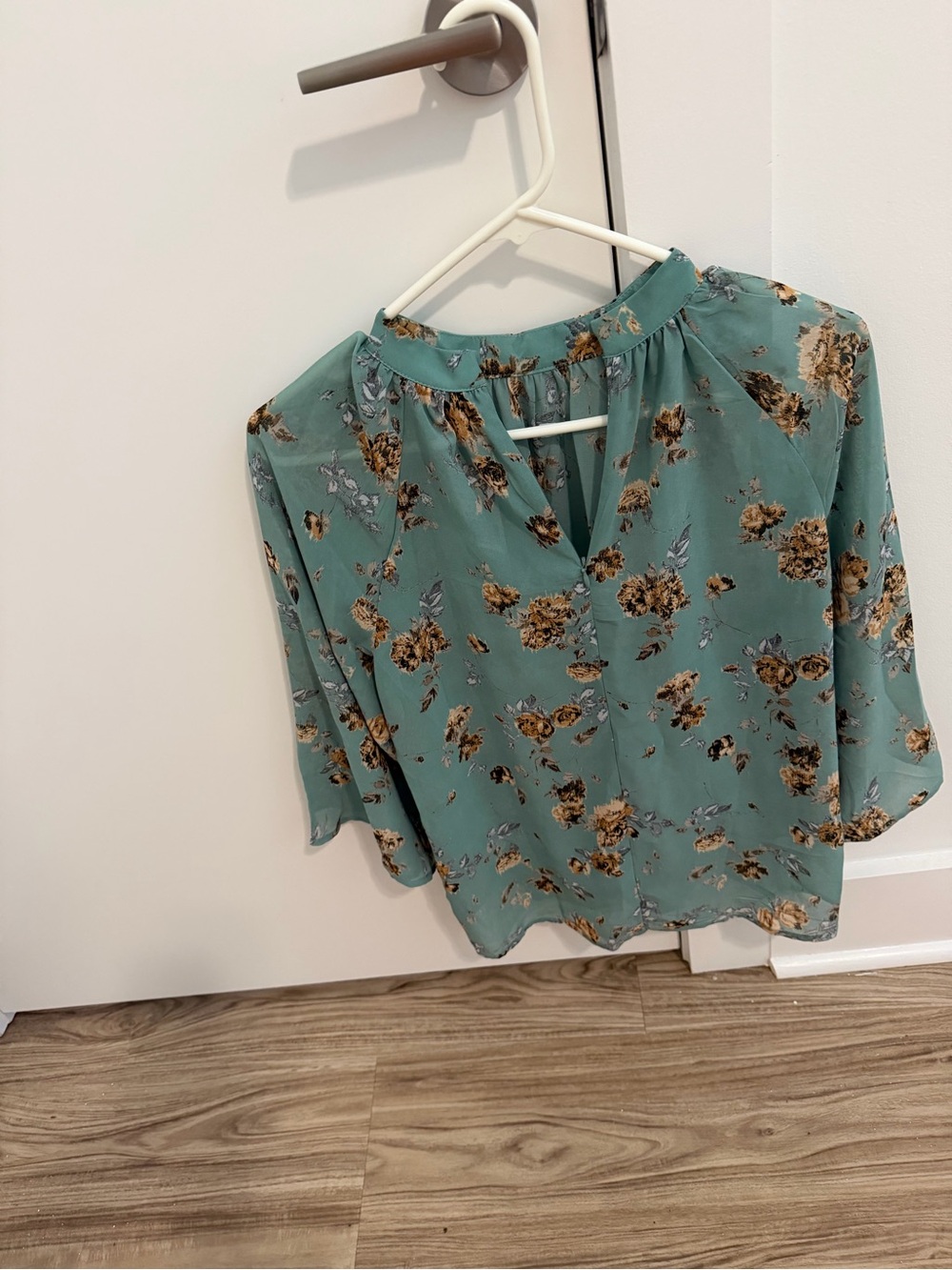 New Forever 21 Floral Peasant Blouse in Sage Green, size Small